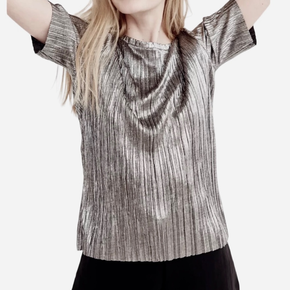 URBAN OUTFITTERS SILENCE + NOISE Shiny Metallic Ribbed Top Size M Silver